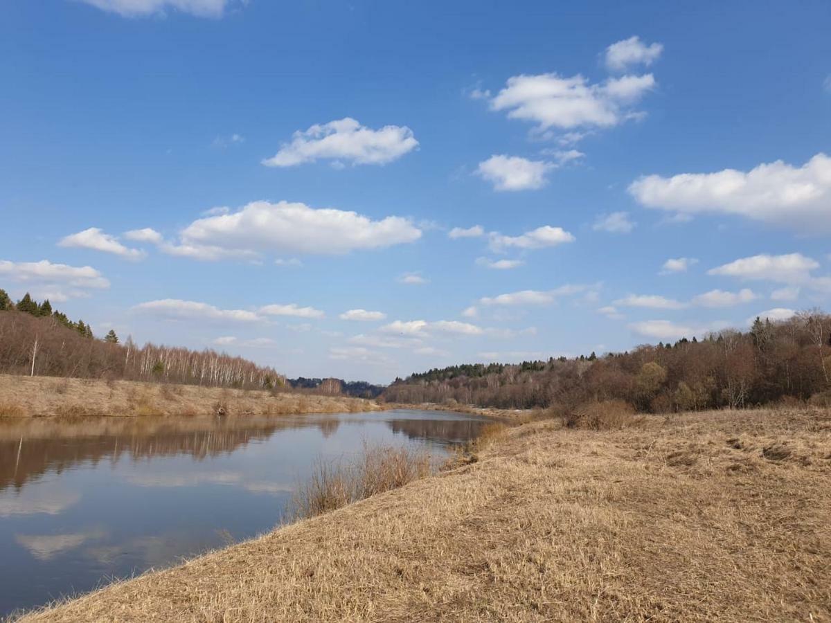 ГОСТЕВЫЕ ДОМА НА УГРЕ OZERNA (KALUGA) (Россия) | NOCHI